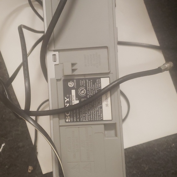 Sony SLV N700 VHS Video Cassette Recorder Player with Remote - Picture 4 of 5